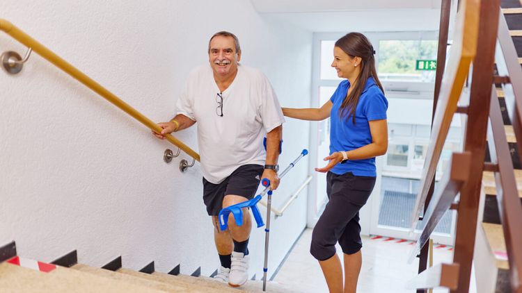 Treppensteigen nach Knie-OP