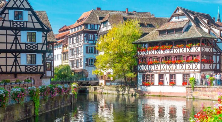 Fachwerkhäuser am Kanal in La Petite France in Strasbourg