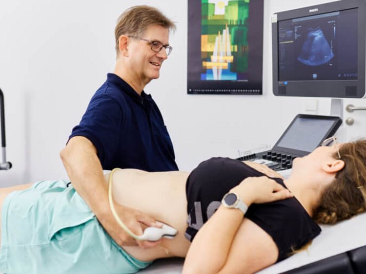 Ultraschall der Niere, Herr Leiendecker mit Patientin