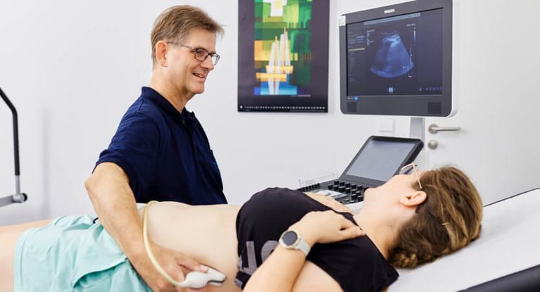 Ultraschall der Niere, Herr Leiendecker mit Patientin